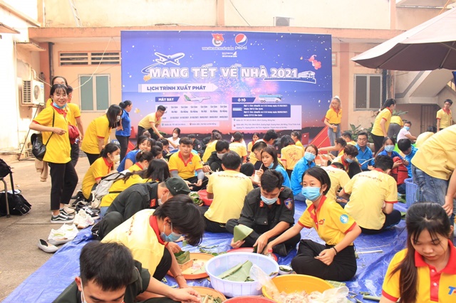 mang-tet-ve-nha-nam-2022-them-niem-vui-cho-sinh-vien-cong-nhan
