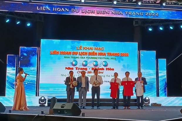 tung-bung-khai-mac-lien-hoan-du-lich-bien-bien-nha-trang-2022