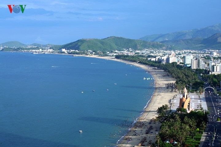 hon-ngoc-bien-dong-nha-trang-vanhoadoanhnhan