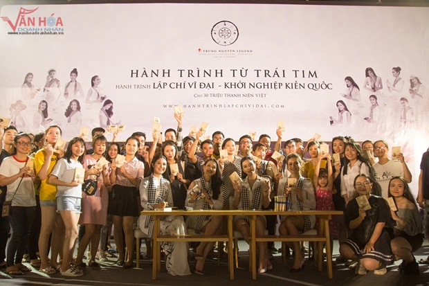 trung-nguyen-trao-sach-tai-nha-trang-vanhoadoanhnhan-1