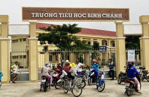 co-giao-quy-goi-xin-loi-phu-huynh-truong-tieu-hoc-binh-chanh-vanhoadoanhnhan