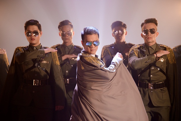 2-mr-dam-tiet-lo-truoc-live-sho-khung-vhdn