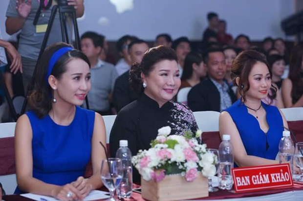 2-ntk-mi-trang-tren-ghe-nong-nguoi-dep-cong-so