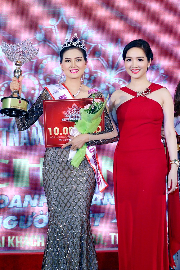 4-nu-doanh-nhan-kim-thoa-dang-quang-hoa-hau-vhdn