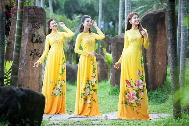 ao-dai-dang-hoa-nguoinoitieng-2