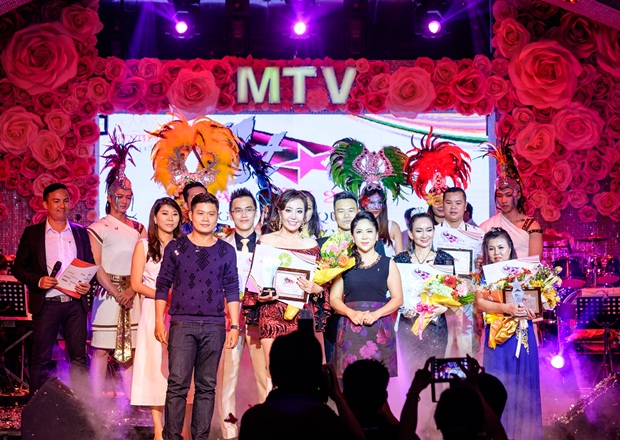 dai-trang-quan-quan-sao-hom-wshowbiz-8
