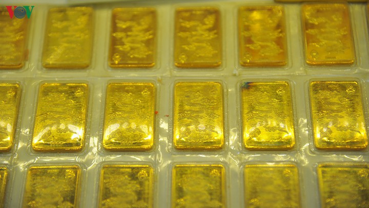 gia-vang-tang-manh
