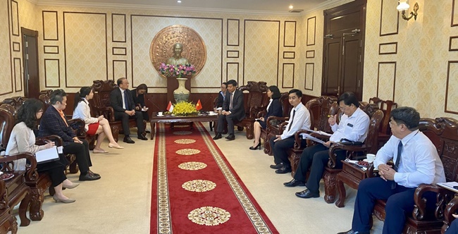 phu-thuy-ban-le-chau-a-ky-vong-giup-binh-phuoc-cat-canh-cung-nha-dau-tu-singapore-vanhoadoanhnhan2