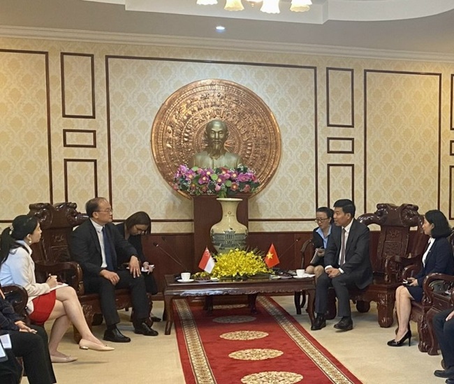 phu-thuy-ban-le-chau-a-ky-vong-giup-binh-phuoc-cat-canh-cung-nha-dau-tu-singapore-vanhoadoanhnhan3