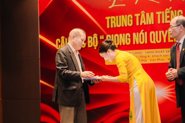 ra-mat-trung-tam-tieng-viet-clb-qgiong-noi-quyen-nangq-toan-quoc-hanh-trinh-gin-giu-va-bao-ve-tieng-viet-vanhoadoanhnhan-5