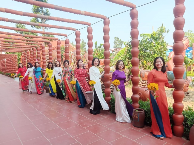 lang-nghe-truyen-thong-viet-nam-gom-phu-lang--luu-giu-ve-dep-nguon-coi-ban-sac-van-hoa-viet-nam-wshowbiz-13