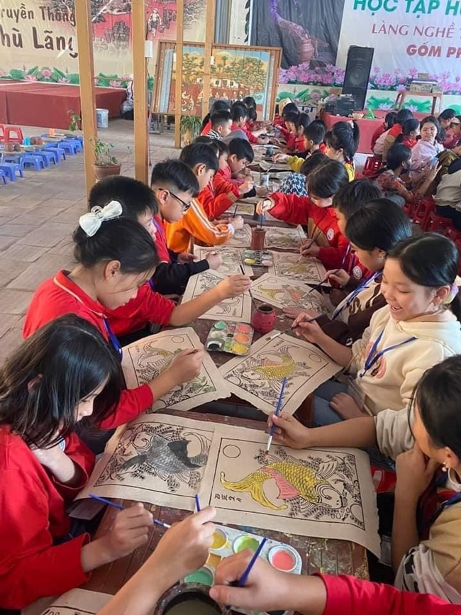 lang-nghe-truyen-thong-viet-nam-gom-phu-lang--luu-giu-ve-dep-nguon-coi-ban-sac-van-hoa-viet-nam-wshowbiz-6