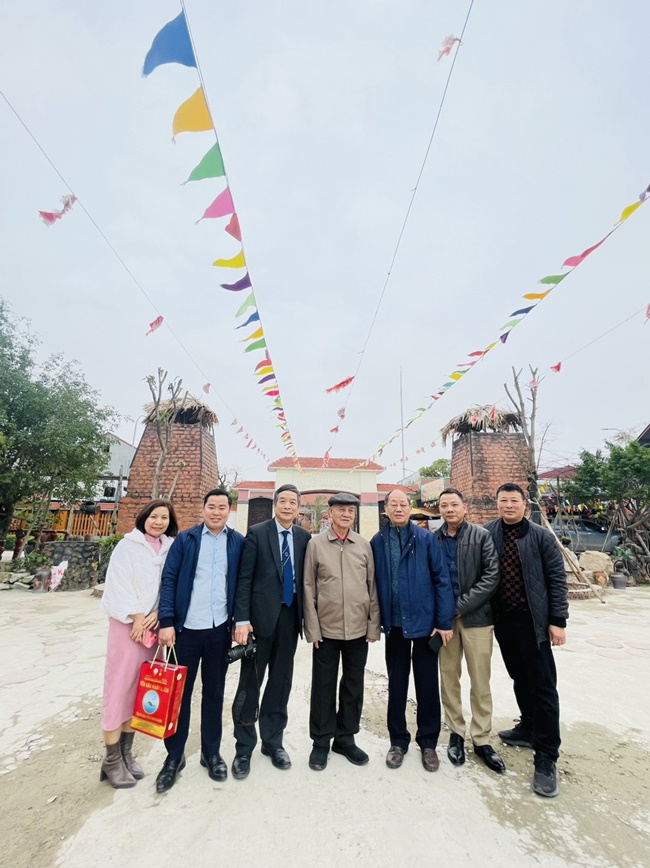 lang-nghe-truyen-thong-viet-nam-gom-phu-lang--luu-giu-ve-dep-nguon-coi-ban-sac-van-hoa-viet-nam-wshowbiz-8