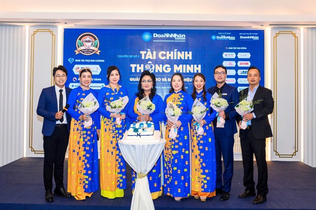 ca-phe-doanh-nhan-ky-2--hoi-tu-tri-thuc-ket-noi-co-hoi-VANHOADOANHNHAN-11