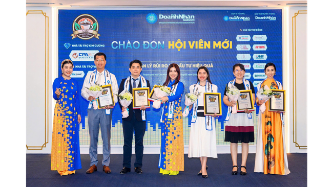ca-phe-doanh-nhan-ky-2--hoi-tu-tri-thuc-ket-noi-co-hoi-VANHOADOANHNHAN-9