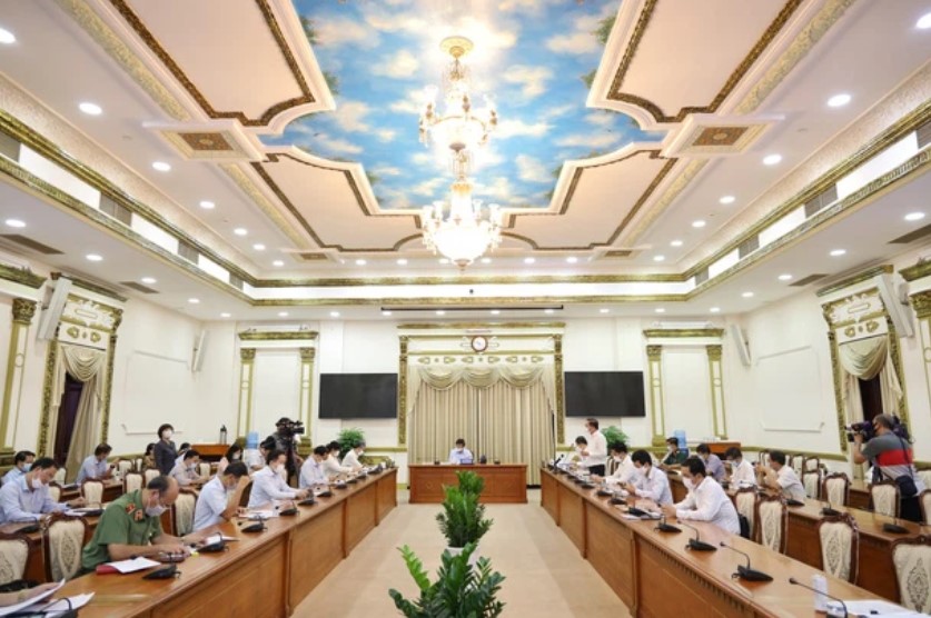 tphcm-xem-xet-gian-cach-xa-hoi-o-noi-nguy-co-cao-dung-dich-vu-hot-toc-lam-dep-quan-ca-phe-chi-duoc-ban-mang-ve
