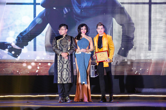 Master-Kevin-Le-vinh-du-nhan-giai-thuong-Quy-ong-hoan-hao-2