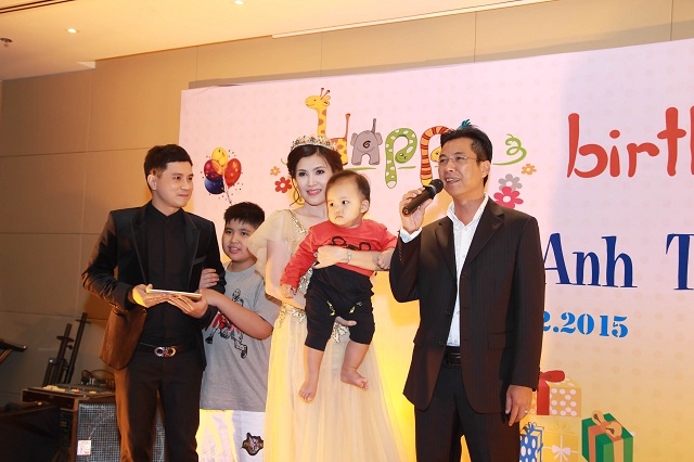 Tiec-chuc-mung-DN-Ngoc-Lan-10