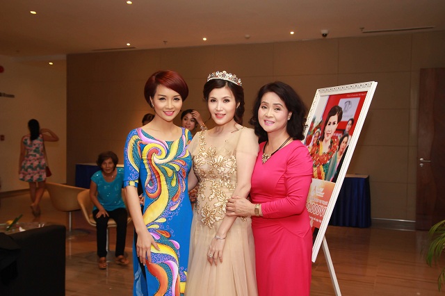 Tiec-chuc-mung-DN-Ngoc-Lan-18