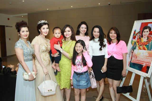 Tiec-chuc-mung-DN-Ngoc-Lan-20