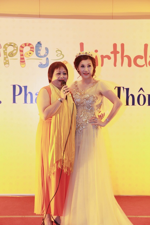 Tiec-chuc-mung-DN-Ngoc-Lan-23