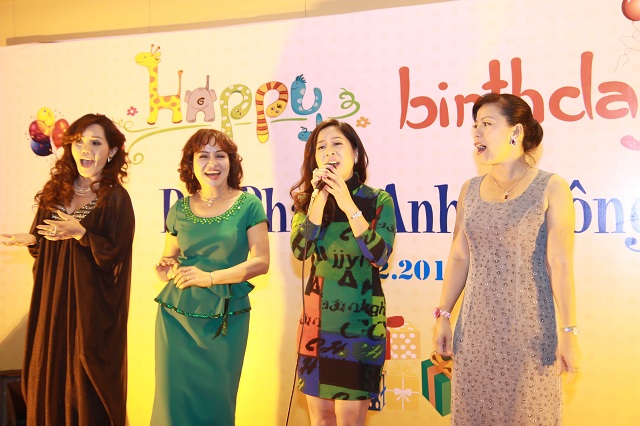 Tiec-chuc-mung-DN-Ngoc-Lan-4