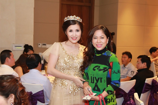 Tiec-chuc-mung-DN-Ngoc-Lan-7