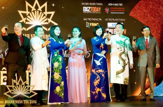 1-da-tiec-doanh-nhan-dinh-cao-van-hoa-doanh-nhan