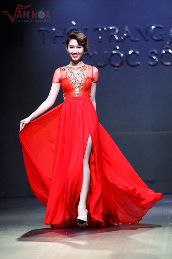 11-hoa-hau-le-quyen-kieu-ky-khoe-dang-van-hoa-doanh-nhan