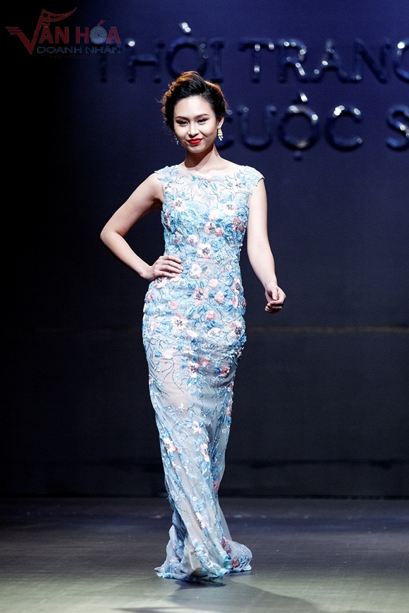 7-hoa-hau-le-quyen-kieu-ky-khoe-dang-van-hoa-doanh-nhan
