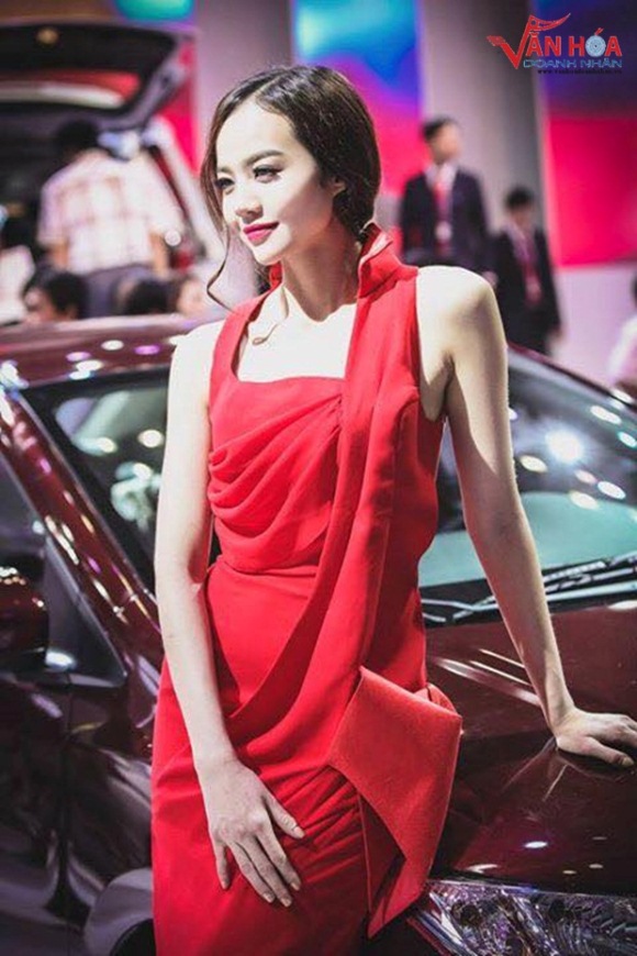 1-kieu-ngan-khoe-dang-chuan-van-hoa-doanh-nhan