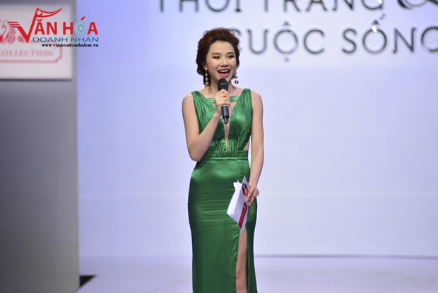 241-my-nam-viet-khoe-ve-dep-tren-san-dien-van-hoa-doanh-nhan
