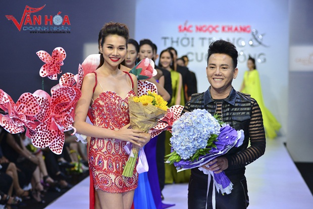 26-my-nam-viet-khoe-ve-dep-tren-san-dien-van-hoa-doanh-nhan