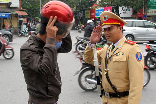 1-canh-sat-giao-thong-van-hoa-doanh-nhan