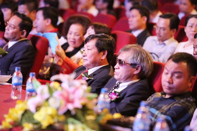 doanh-nhan-nguyen-hoang-anh-nha-quan-ly-tam-tai-asean-2015-2a