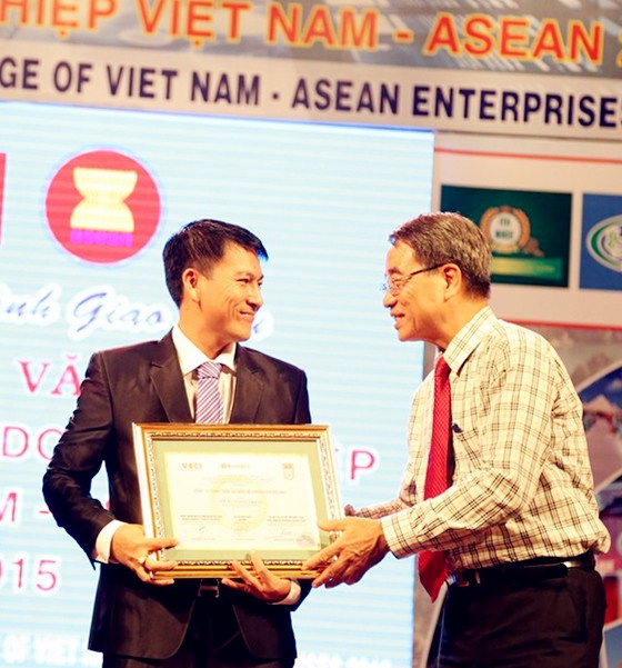 doanh-nhan-nguyen-hoang-anh-nha-quan-ly-tam-tai-asean-2015-32